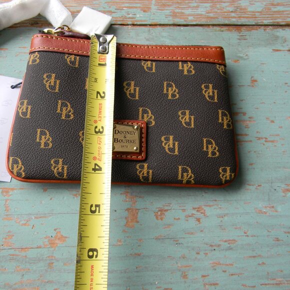 NWT DOONEY & BOURKE SMALL GRETTA BROWN CANVAS/LEATHER WRISTLET KEY ZIP CARD